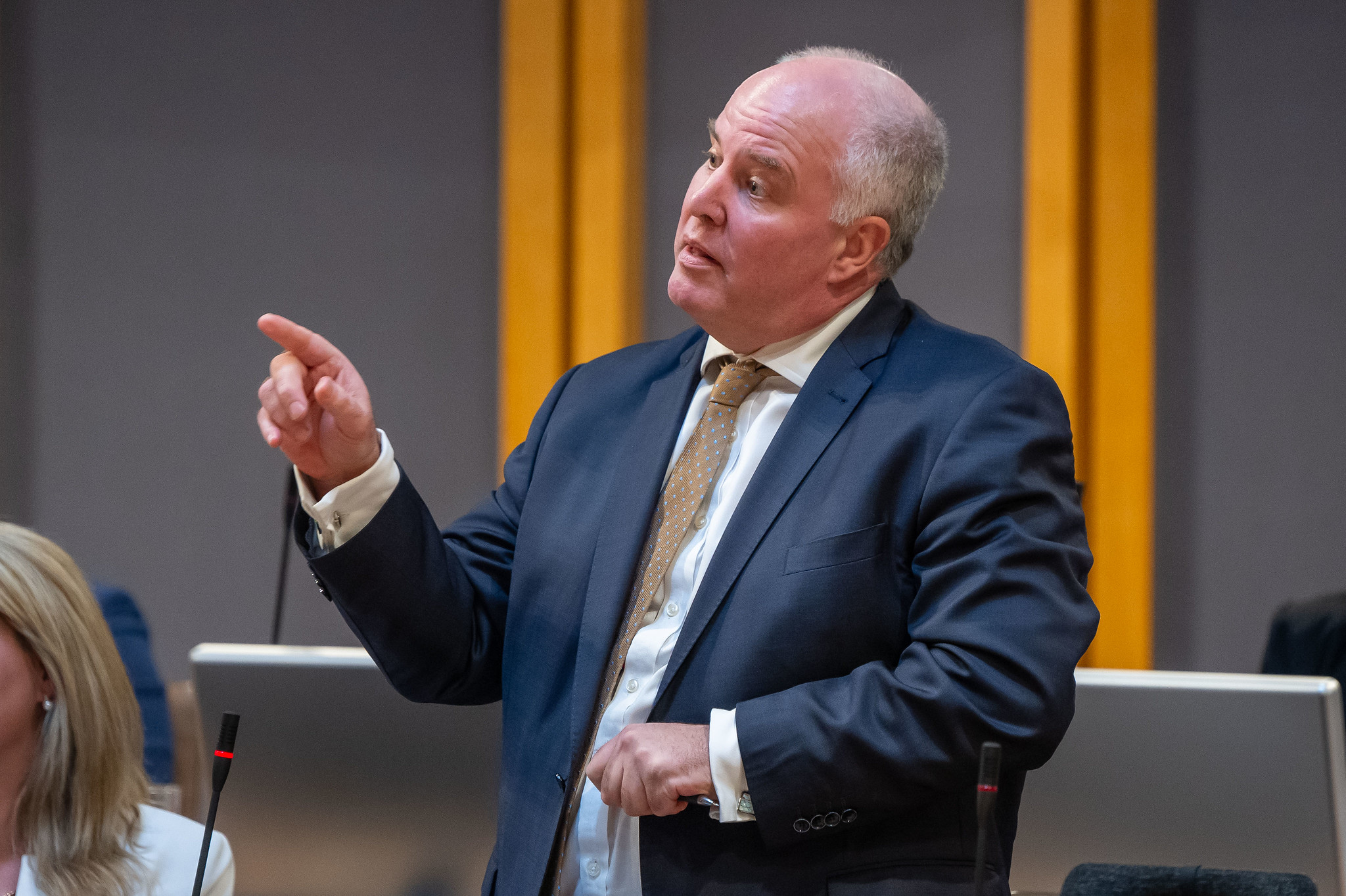 Andrew RT Davies speaking in the Siambr