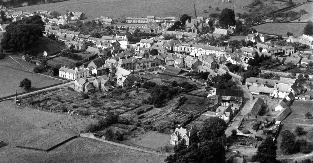 A photo of a farm in Crickhowell, in the 1930s